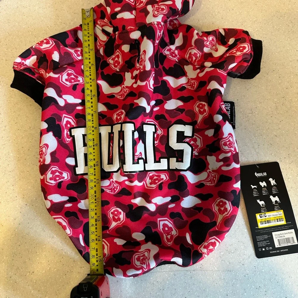NWT NBA Chicago Bulls Pet Red Camouflage Bulls Hoodie Sweatshirt for Dogs. XL